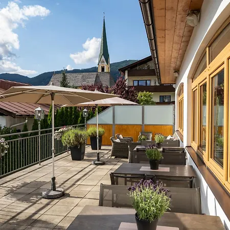 호텔 Alpen Glueck Kirchberger Hof 4*