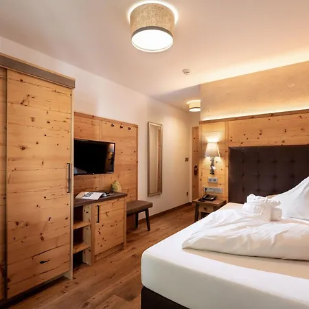 Hotell Alpen Glueck Kirchberger Hof 4*